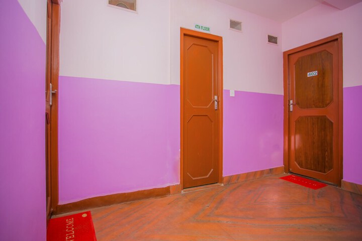Ballroom/Hall 35 of 48