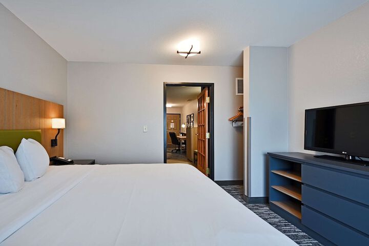 1 King Bed (22 of 24)
