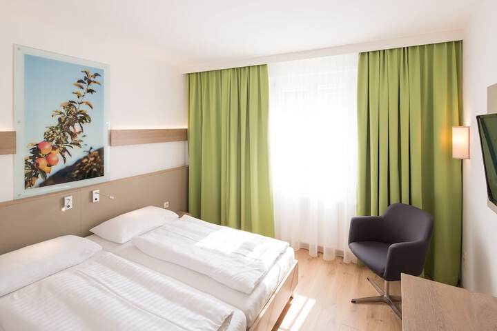 Room 5 of 38