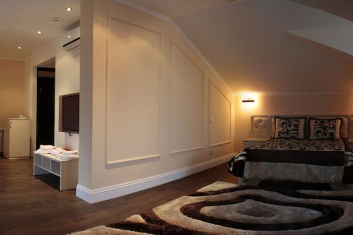 Room 3 of 60