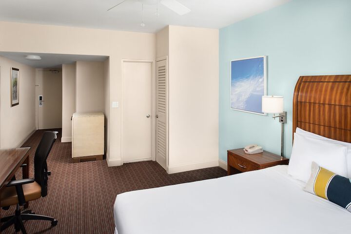 1 King Bed Accessible (17 of 18)