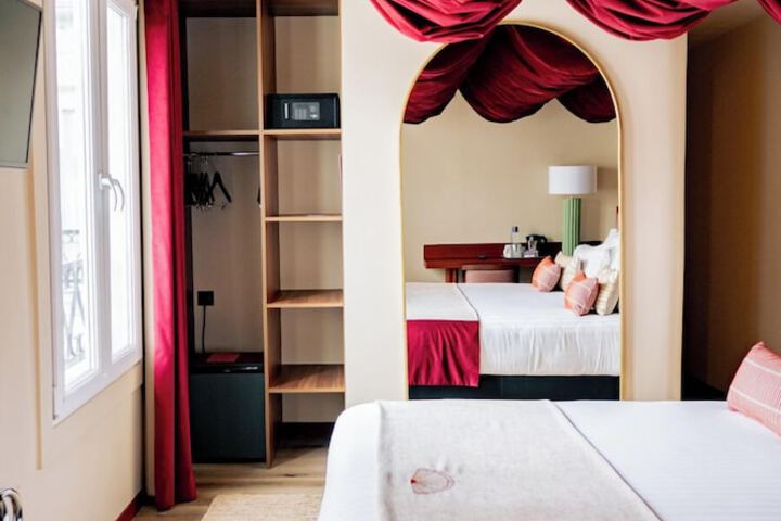 Room 43 of 105