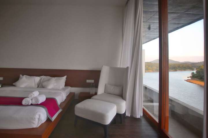 Room 6 of 19