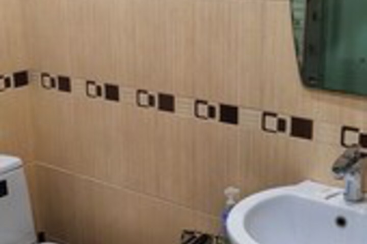 Room 6 of 28