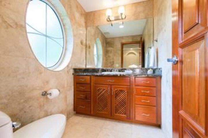 Room 4 of 27