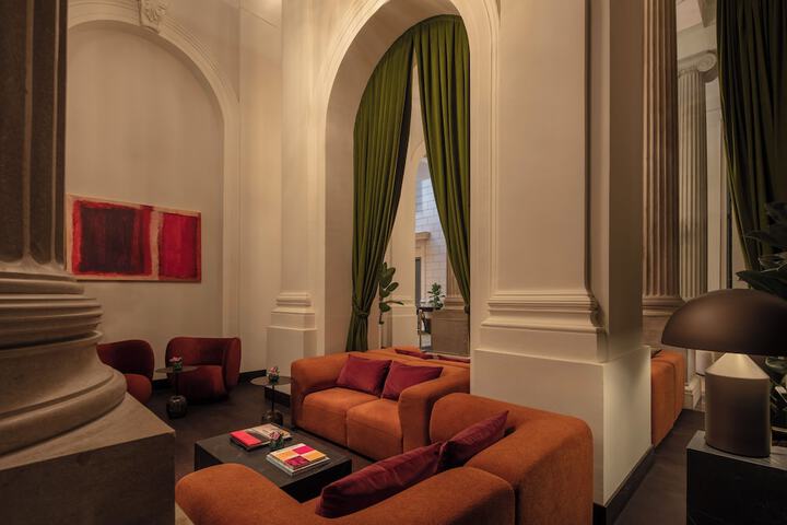 Entrance & Lobby