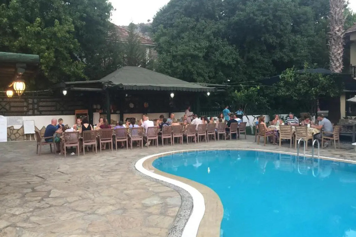 Pool 2 of 6