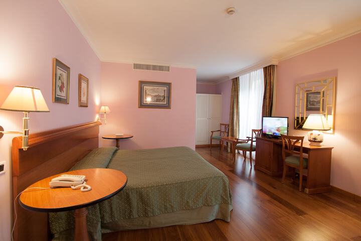 Room 16 of 53