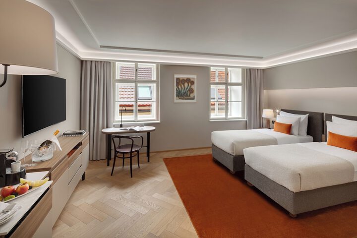 Room 7 of 40