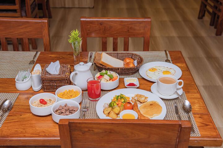 Breakfast/Coffee Service 67 of 78