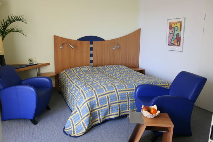 Room 3 of 36