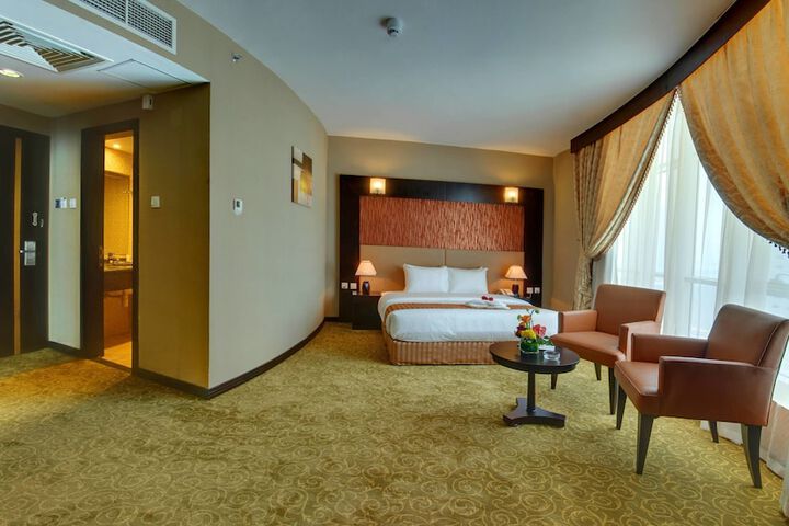 Room 8 of 77