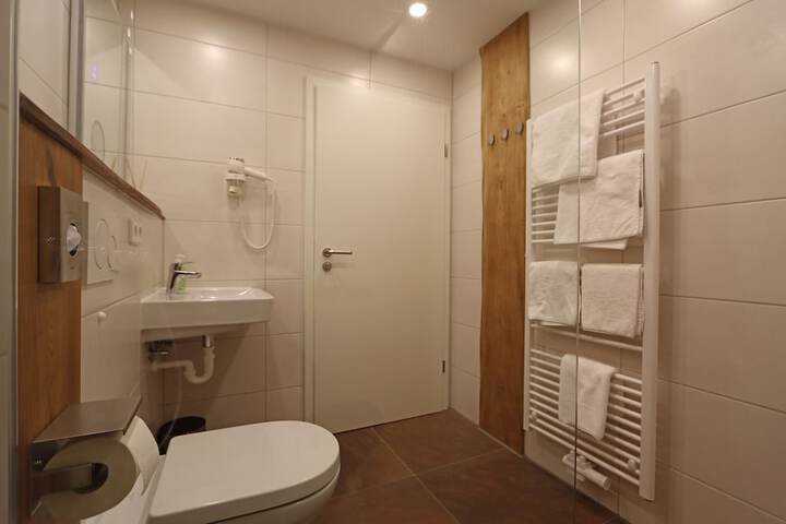 Room 72 of 121