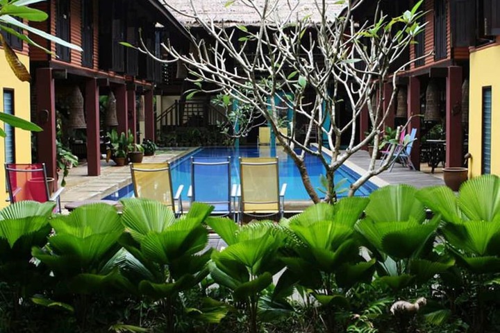 Hotel Pool
