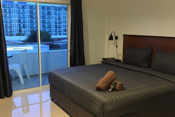 Room 6 of 52