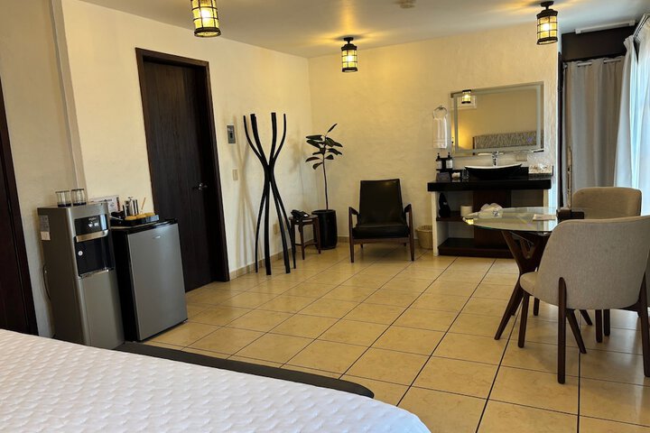 Lounge 129 of 150