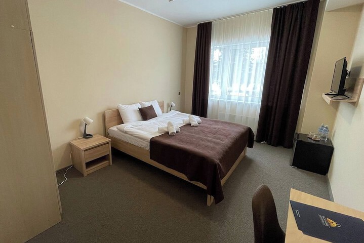 Room 6 of 32