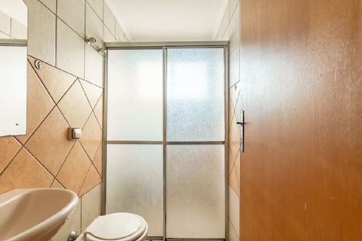Room 6 of 10