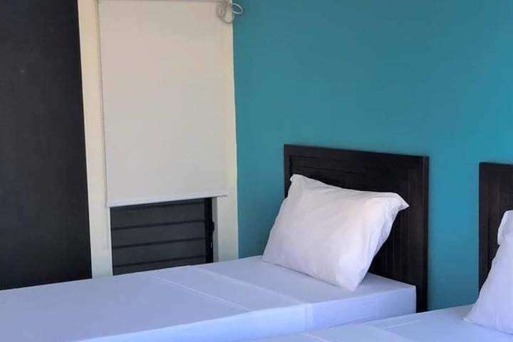Room 6 of 33