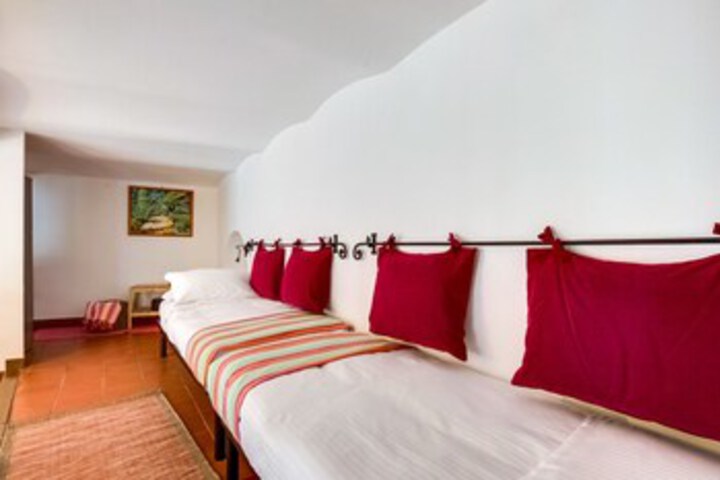 Room 8 of 25