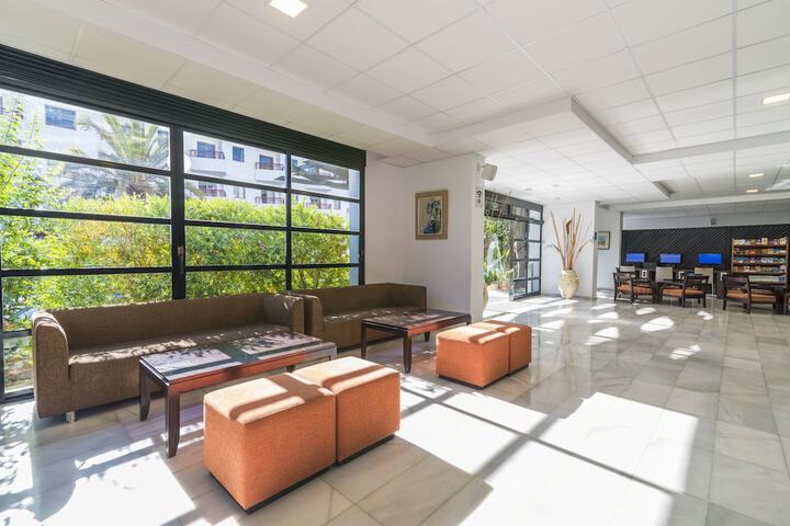 Entrance & Lobby