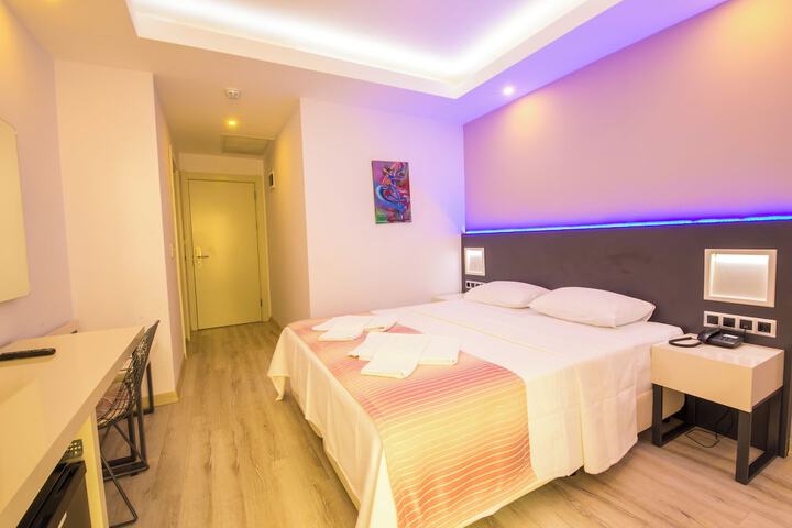 Room 28 of 69