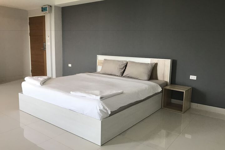 Room 5 of 68