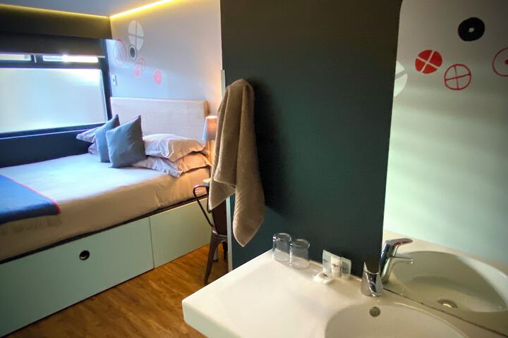 Room 6 of 55