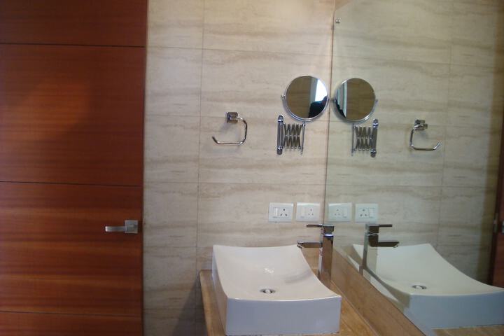 Room 32 of 47