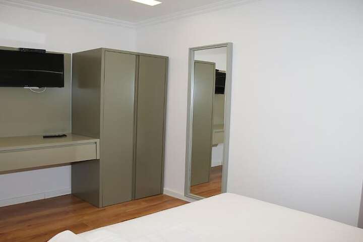 Room 4 of 37