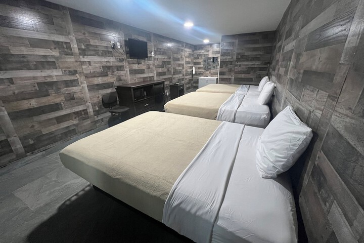 Room 5 of 11