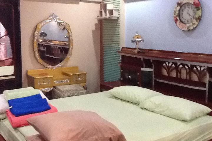Room 2 of 6