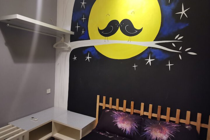 Room 8 of 25