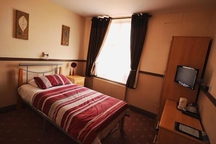 Room 5 of 13