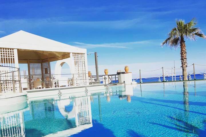 Hotel Pool