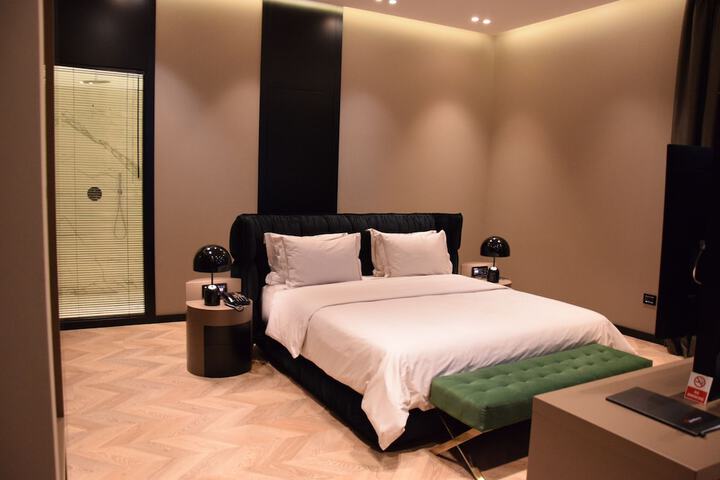 Room 21 of 77