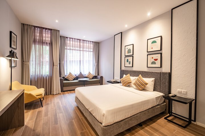 Room 3 of 37