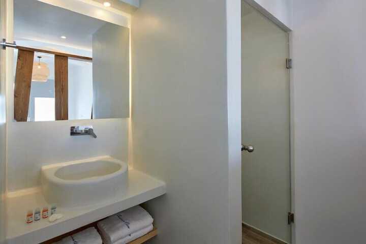 Room 143 of 205