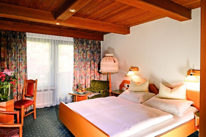 Room 33 of 90