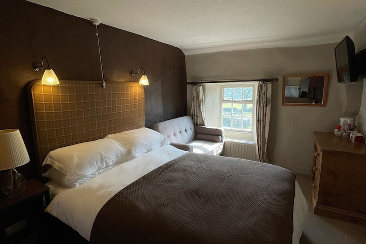 Room 7 of 33
