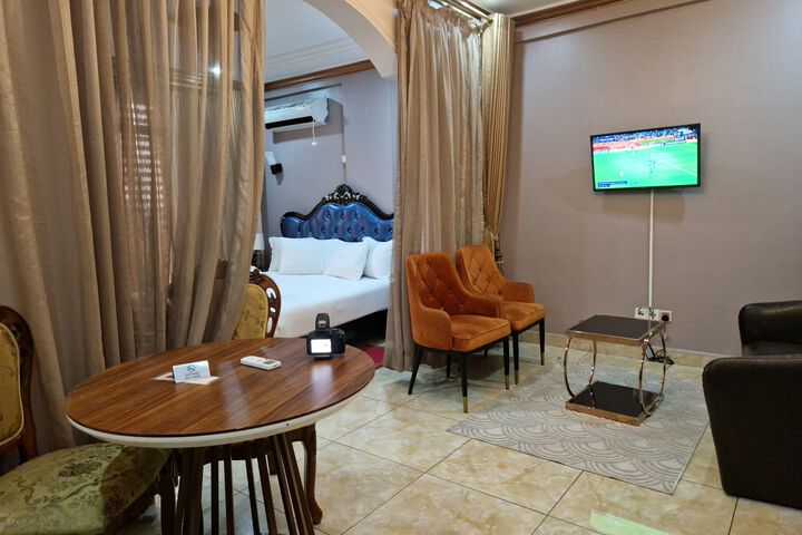 Room 6 of 6