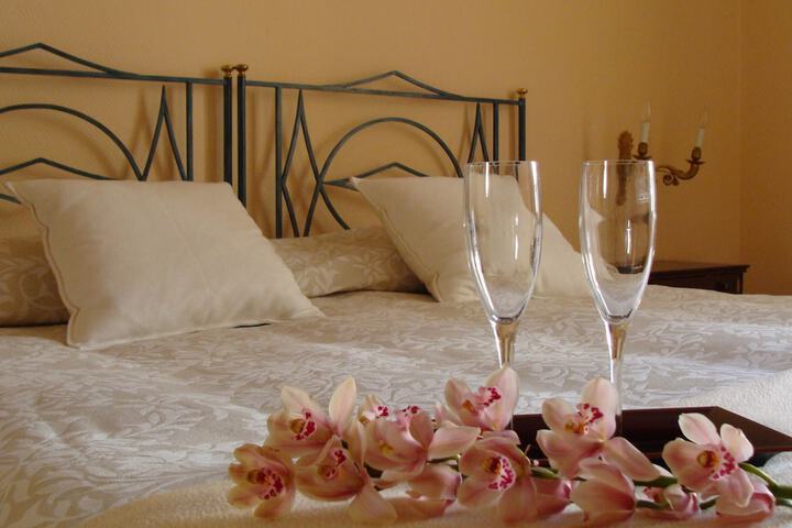 Room 4 of 25