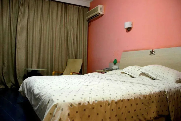Room 7 of 9