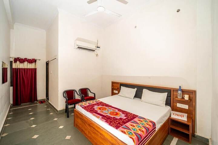 Room 8 of 14