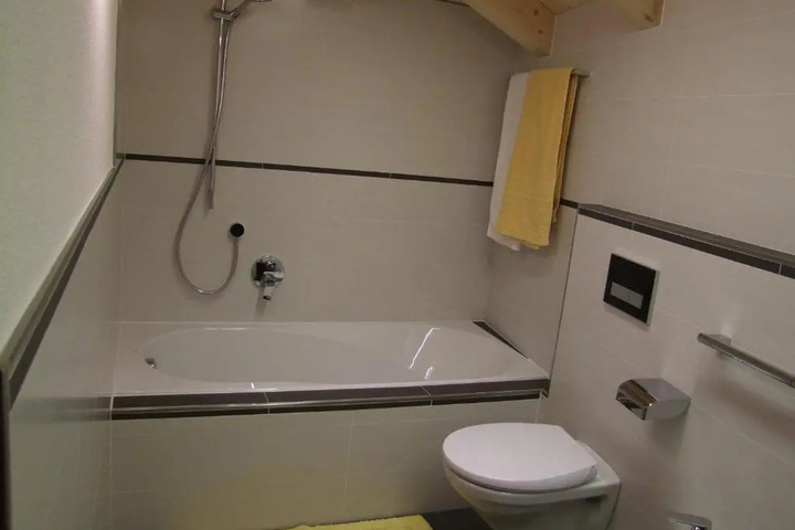 Room 6 of 11