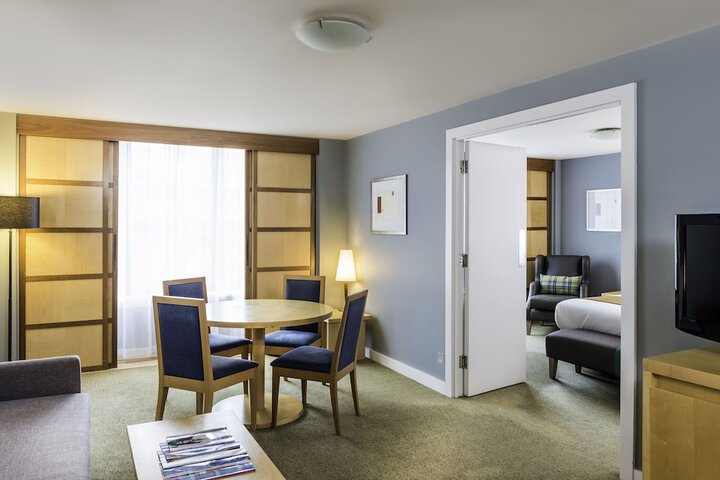 Room 11 of 143