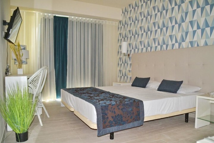 Room 12 of 36