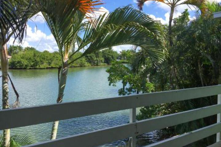 Capri Lodge Condos in Naples, FL