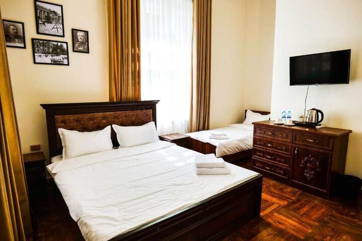 Room 2 of 18
