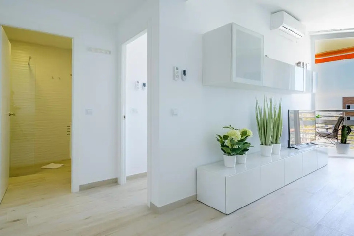 Room 8 of 15